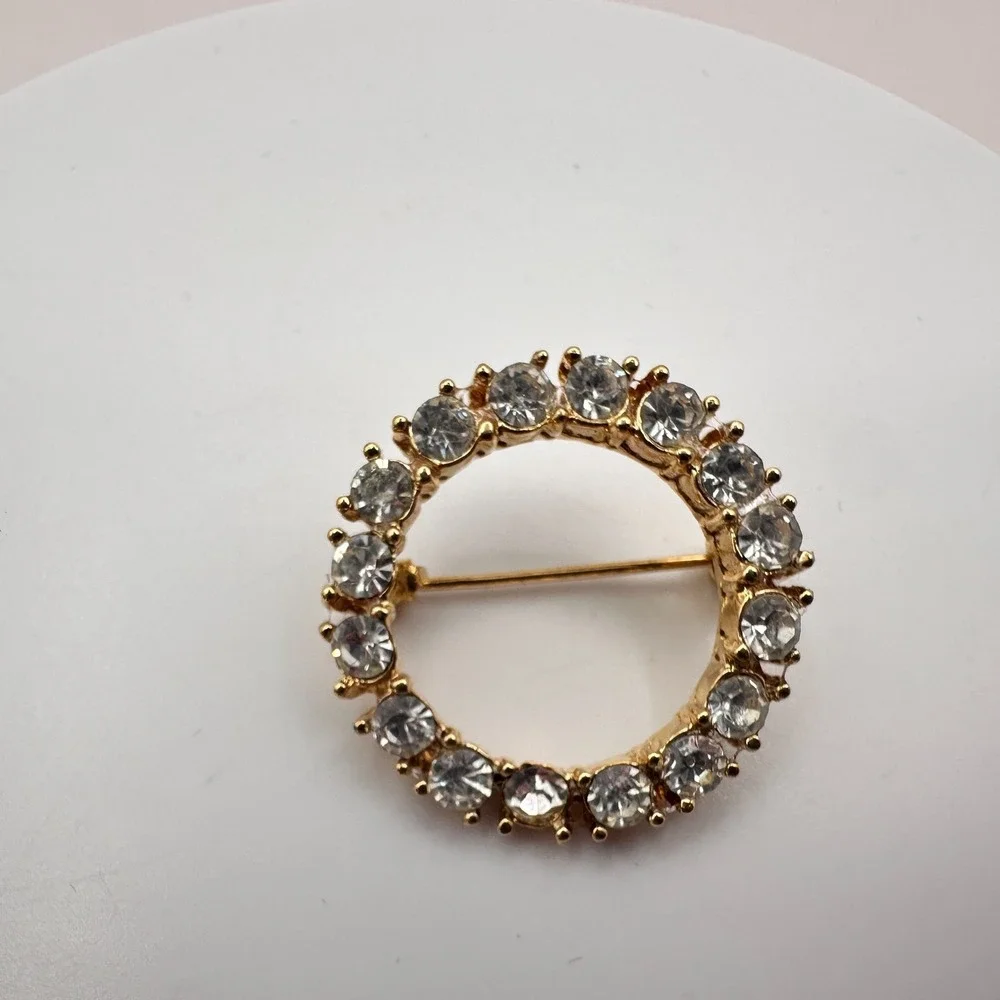 Vintage 90s Gold Tone Wreath Brooch Pin with Clear Rhinestones